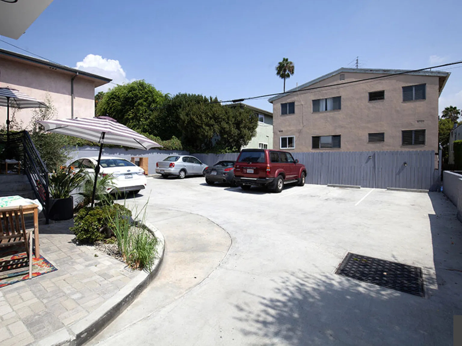 N Beachwood Dr, Hollywood — Photo 2