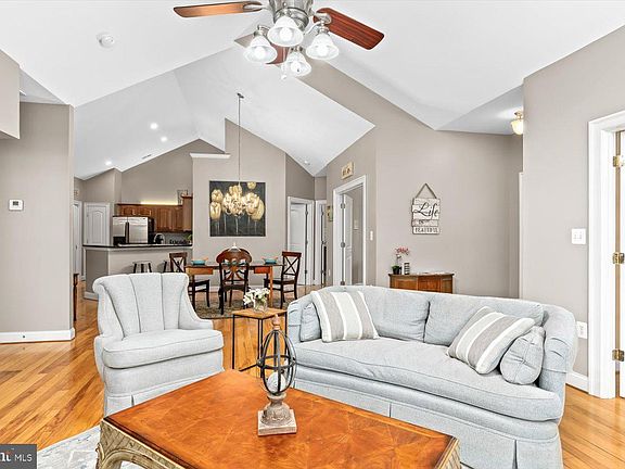 3rd image of 6305 Autumn Leaf Cir