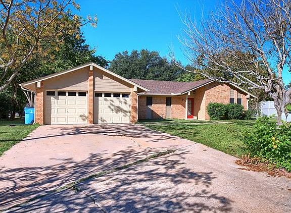 3rd image of 1609 Castlewood Ct