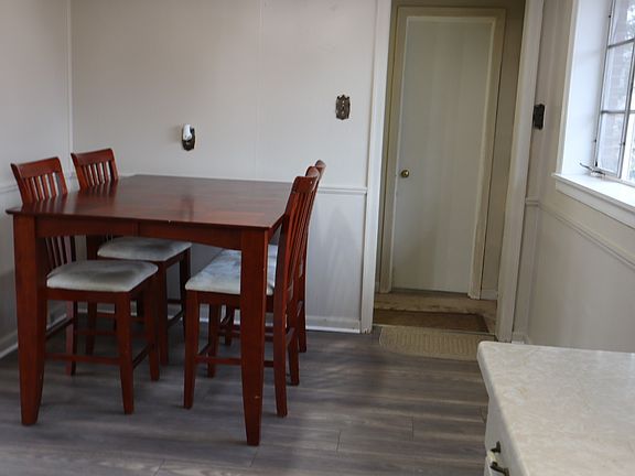 4th image of 211 Sunset Dr