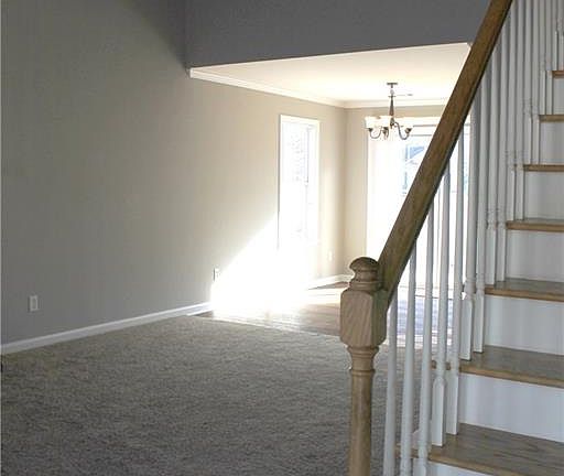 3rd image of 84 Richmond Dr