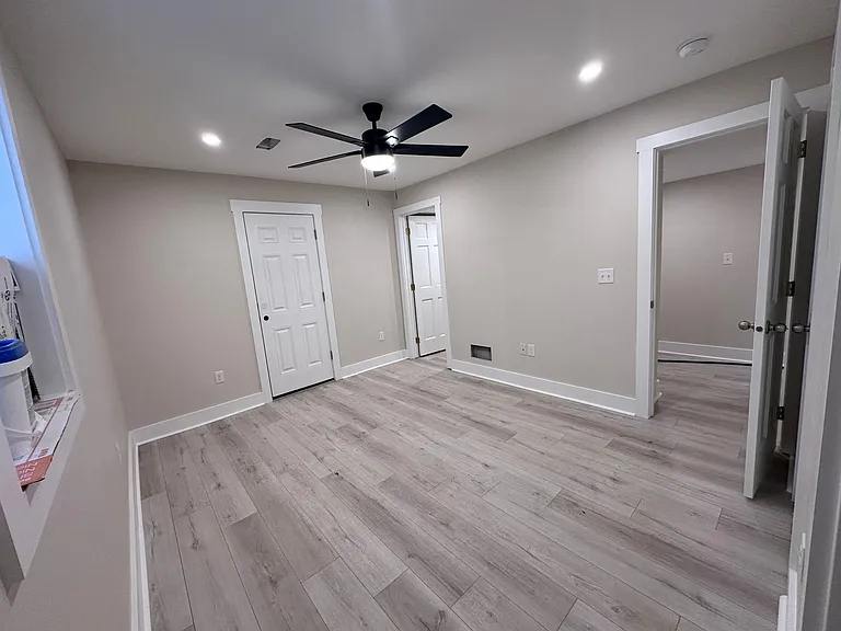 824 E High St — Photo 14