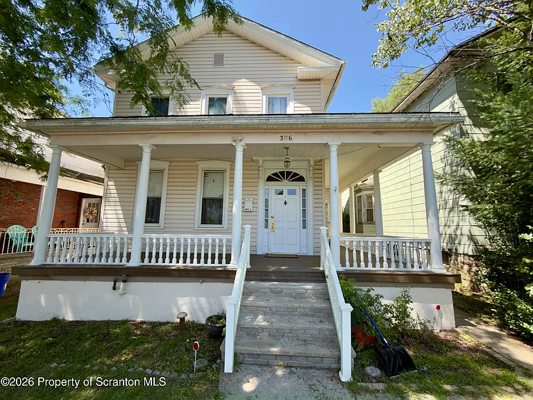 306 S Hyde Park Ave — Photo 1