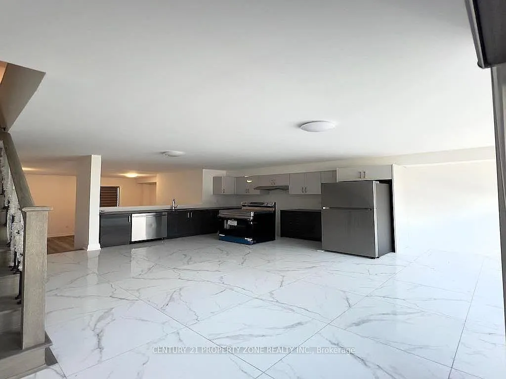 4 bed, $2,800 — Photo 2