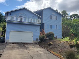 901 Prescott Ln, Springfield, OR 97477