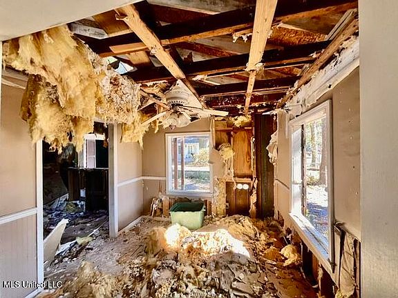 4th image of 542 Perry Pl
