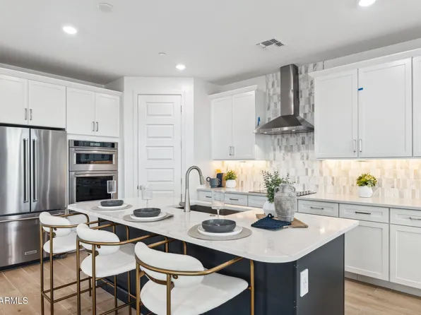 9749 S 11th Street, Phoenix, AZ 85042