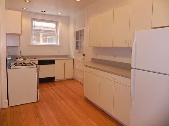 2nd image of 4206 N Ashland Ave APT 1b