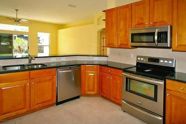 Granite countertops, stainless appliances