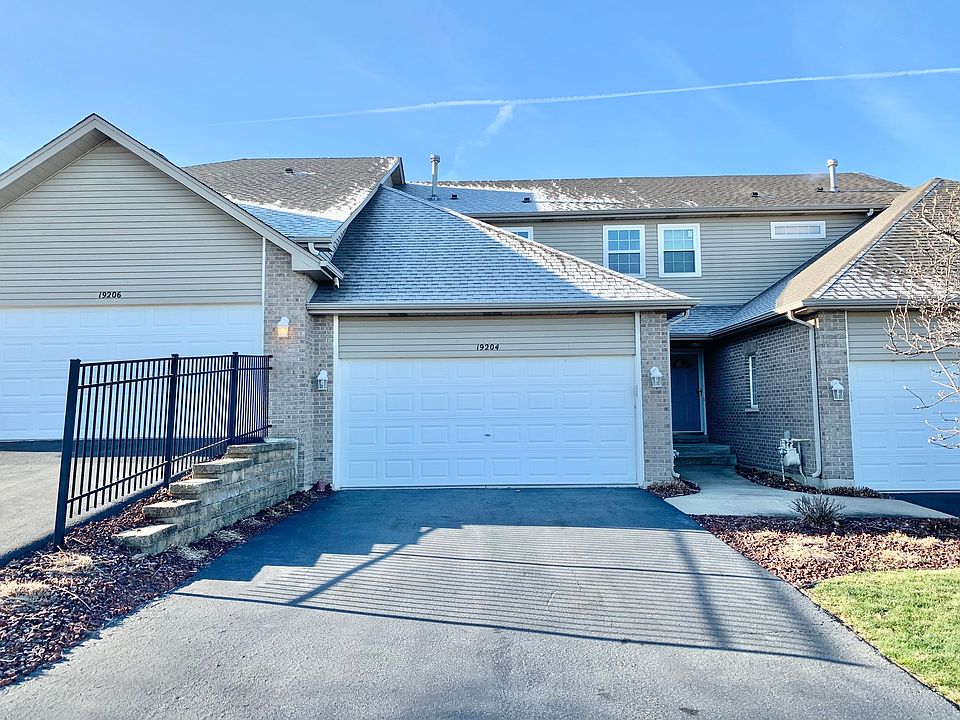 1st image of 19204 Crescent Dr