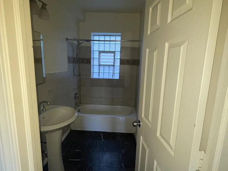 4926 N Kedzie Ave #1S — Photo 2
