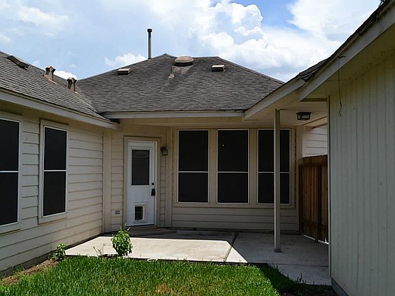3rd image of 14107 Englewood Park Ln