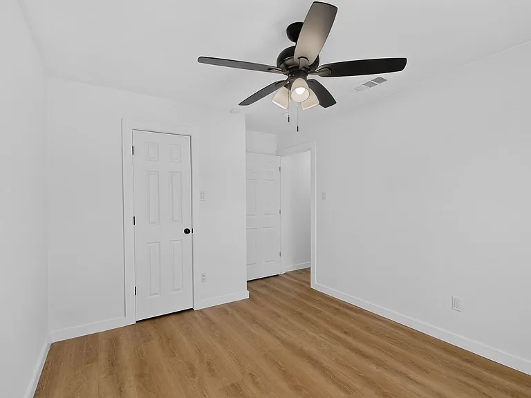 1313 Homestead St — Photo 15