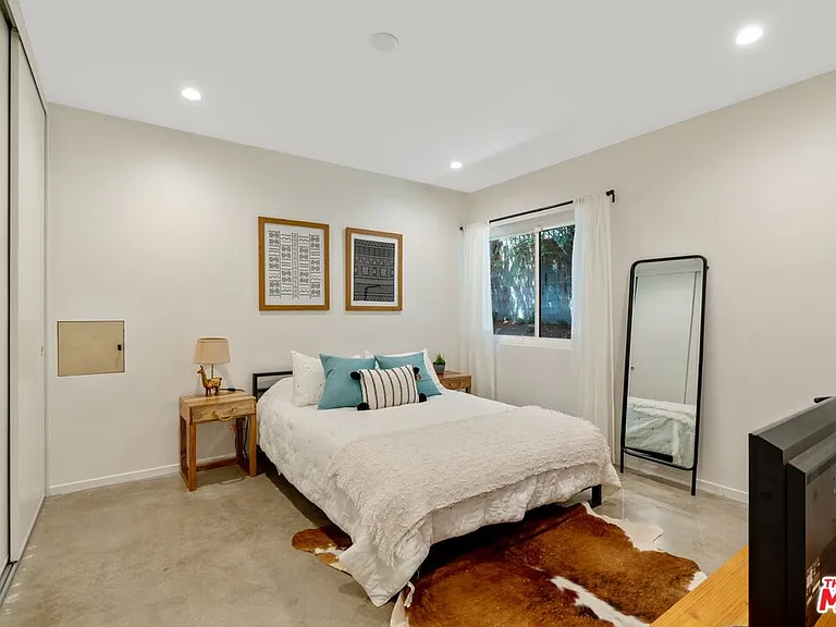 2820 Nichols Canyon Pl — Photo 34