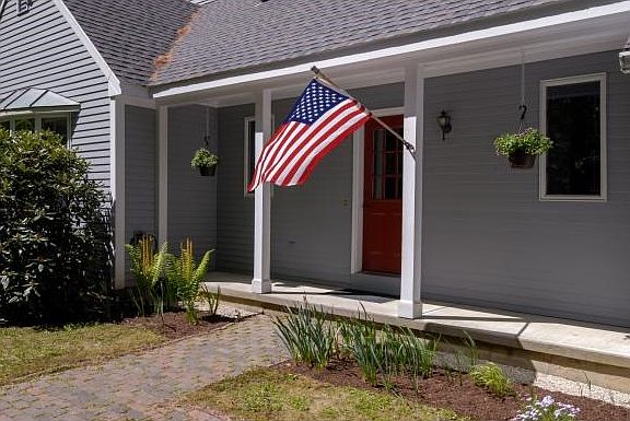 Side Entry with Covered Porch