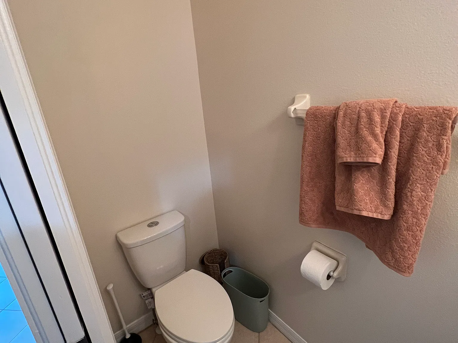 3 bed, 2825 sqft, $2,950 — Photo 2