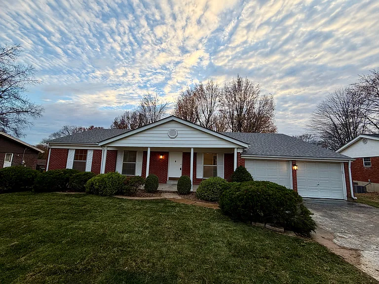1010 Pawtuckette Dr — Photo 2
