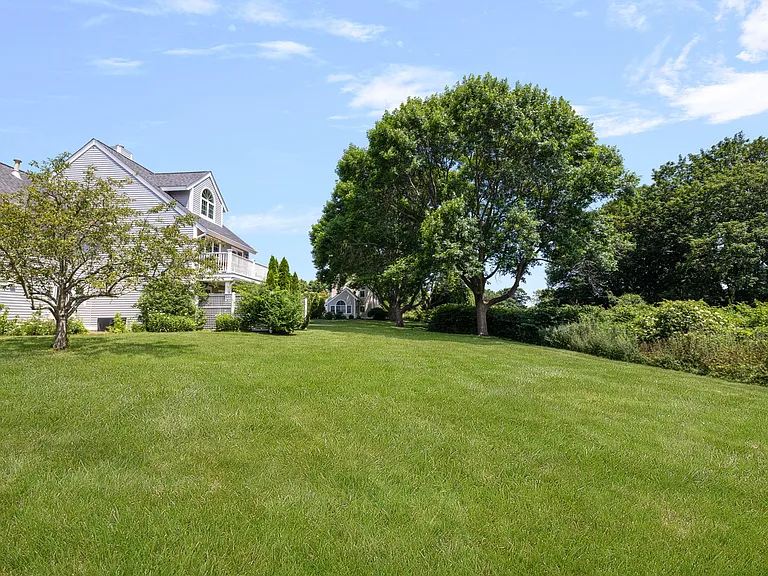 223 Corey Ln — Photo 32