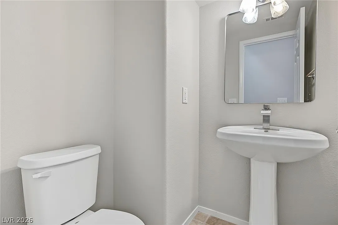 3 bed, 2.5 bath, 1256 sqft, $2,499 — Photo 4