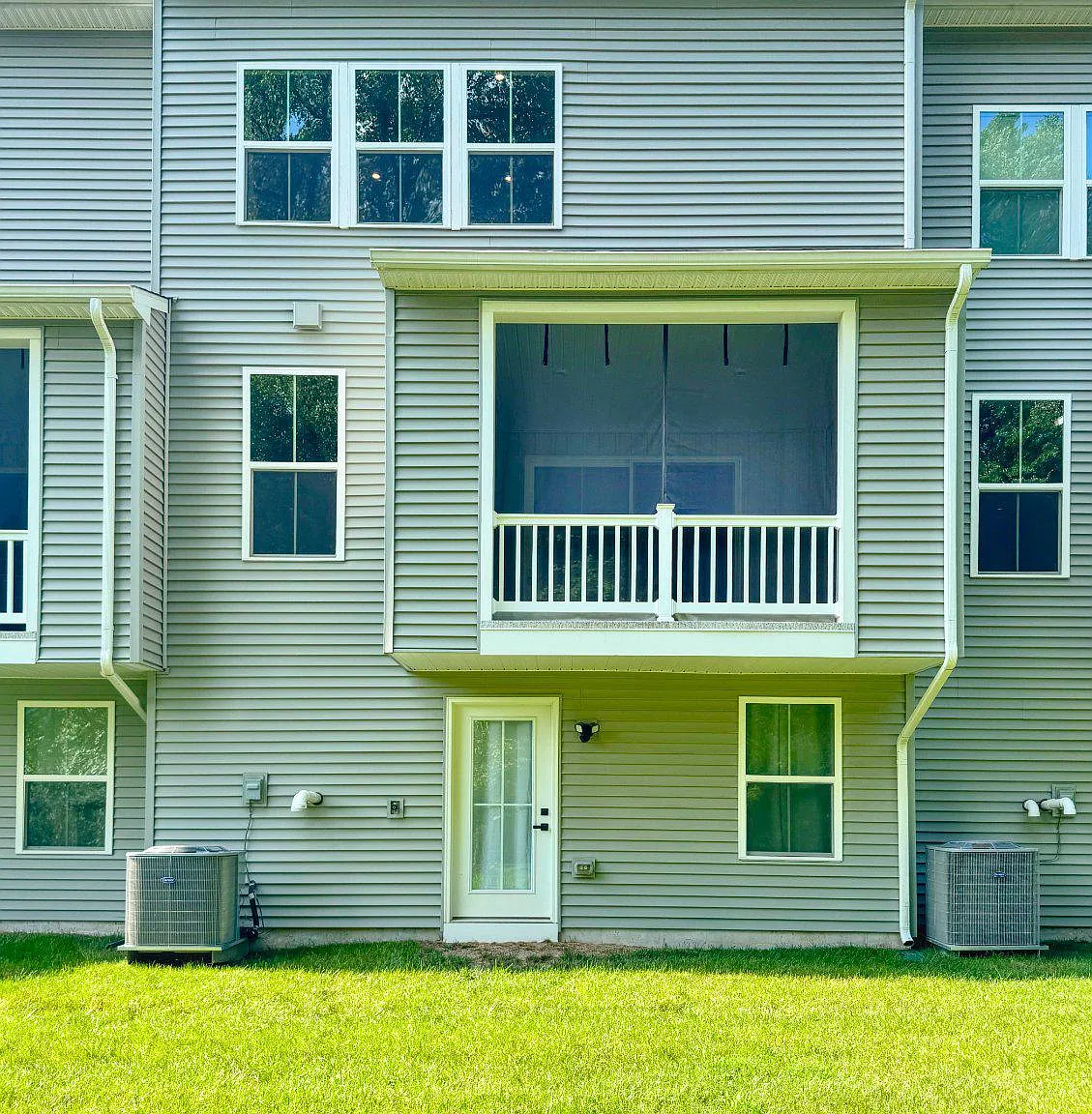 4 bed, 3.5 bath, 2250 sqft, $3,100 — Photo 4