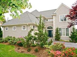 5 Copper Beech Cir, New Rochelle, NY 10804