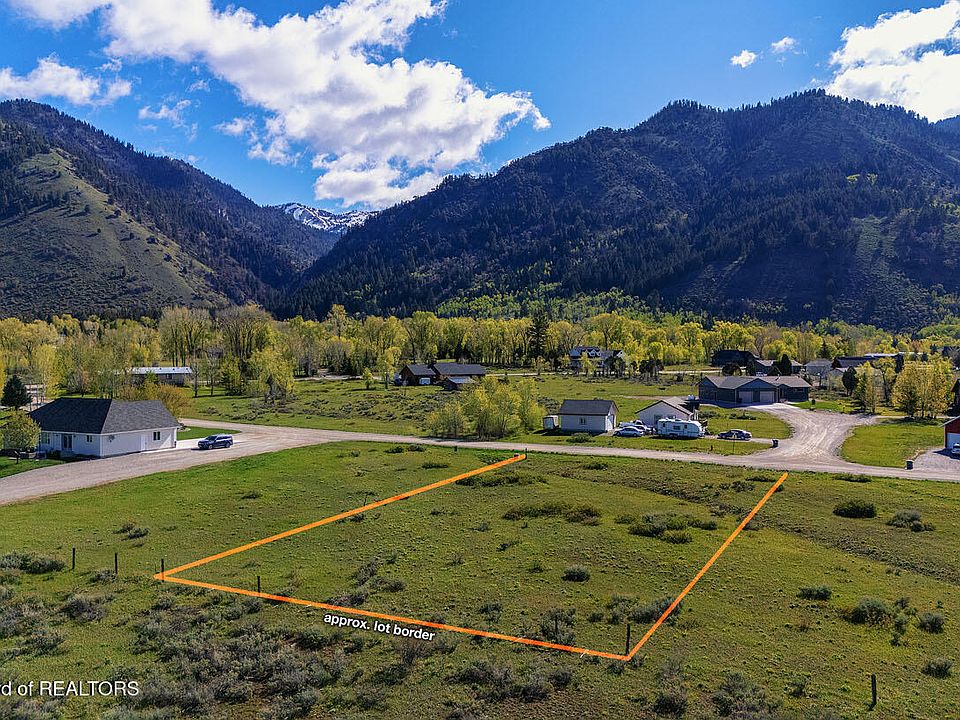 1st image of 8 Ponderosa Pl