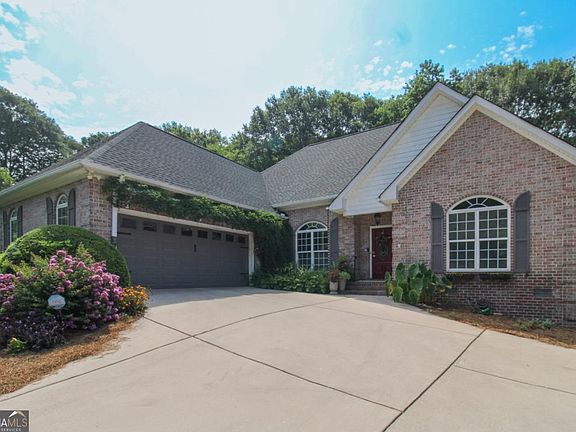 3rd image of 105 Greystone Ter