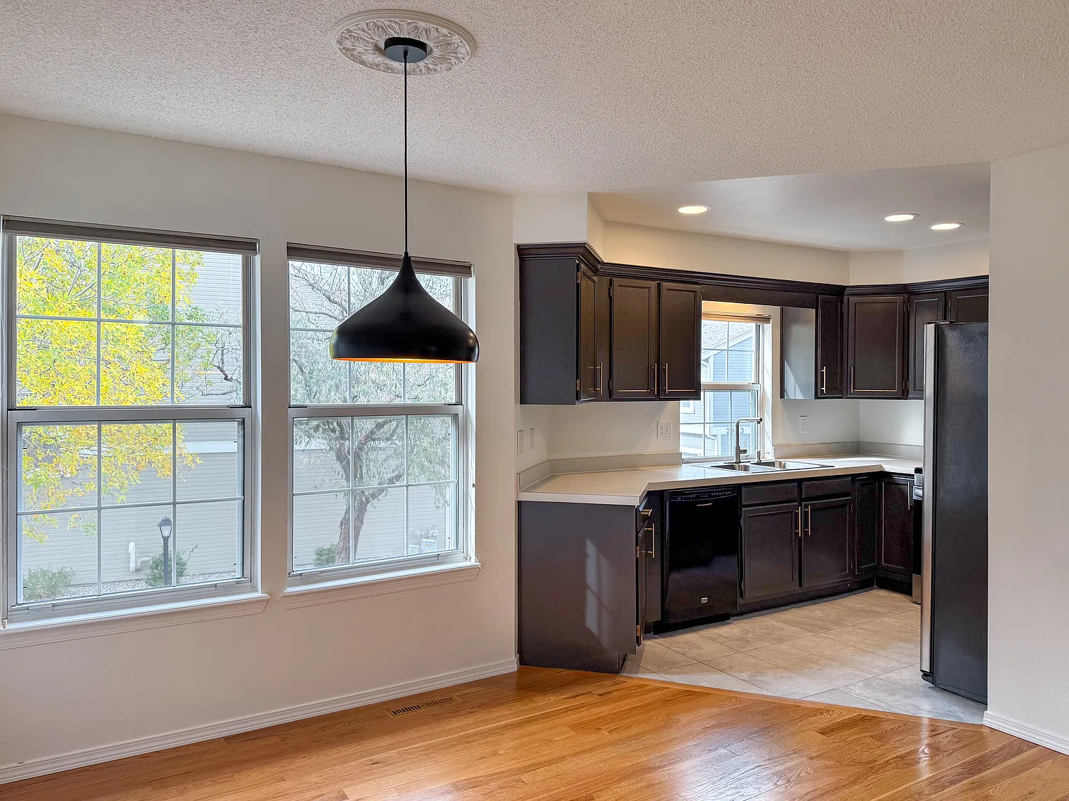 2 bed, 1335 sqft, $2,700 — Photo 4