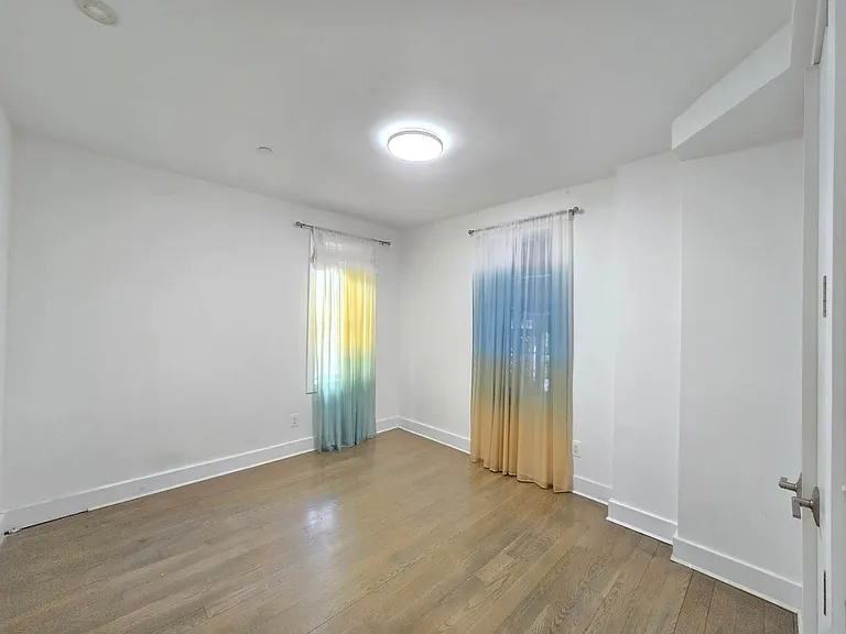 1811 Voorhies Ave #1 — Photo 18