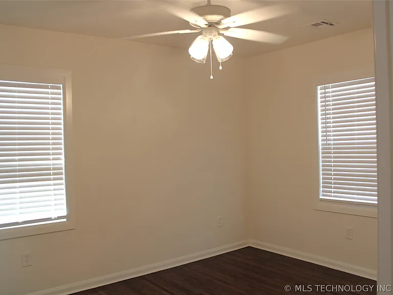 1428 S Harvard Ave — Photo 9