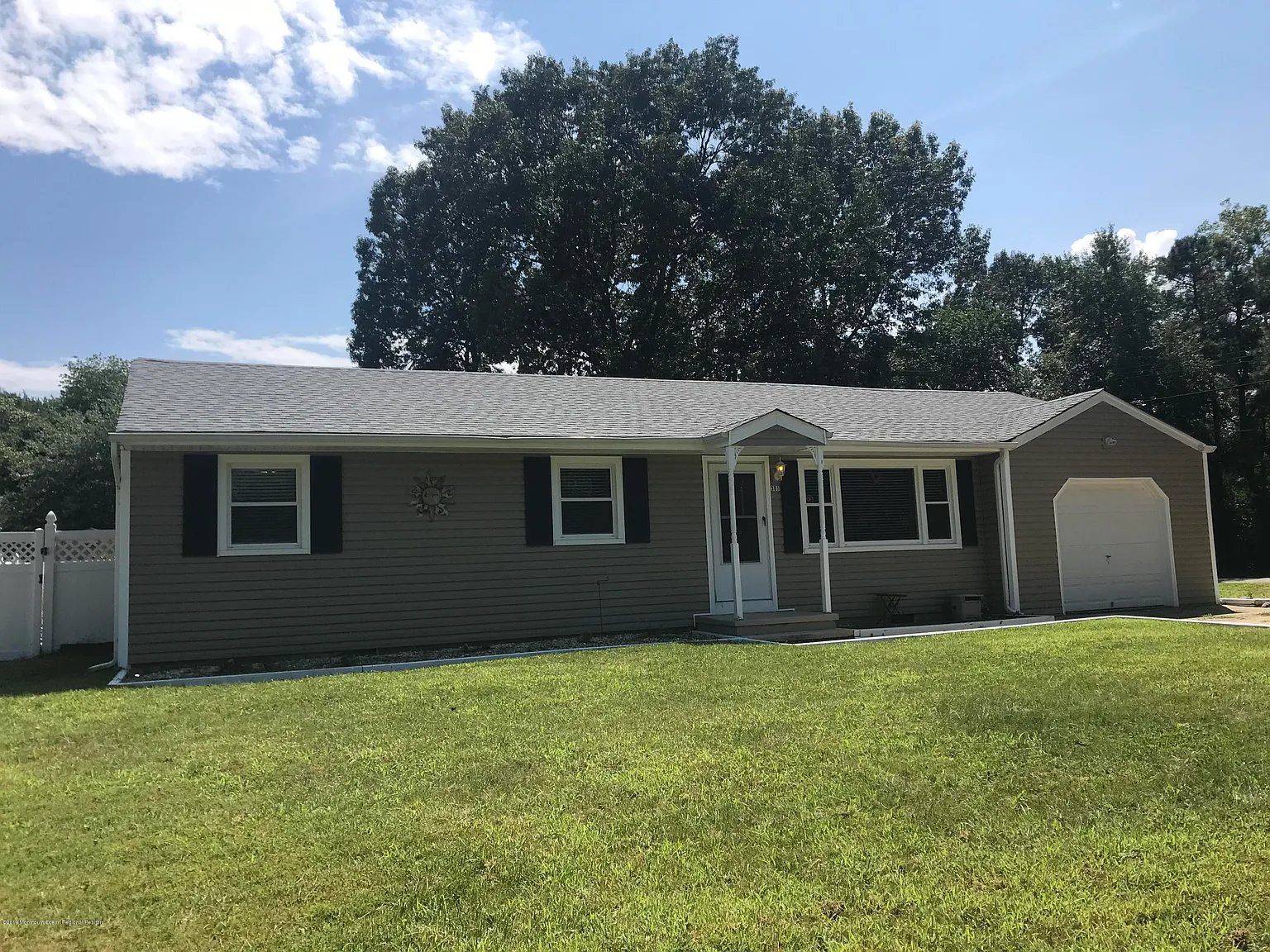 301 Hemlock Dr photo 1