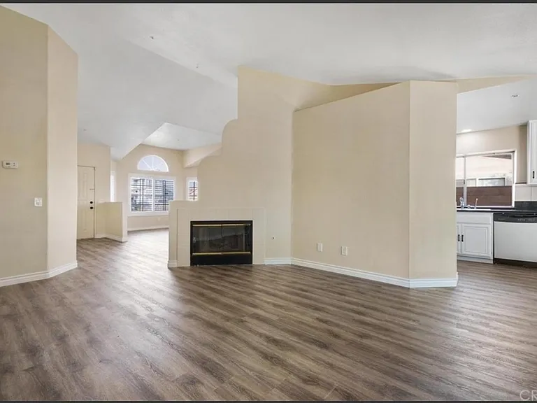 1645 W Victoria St — Photo 16