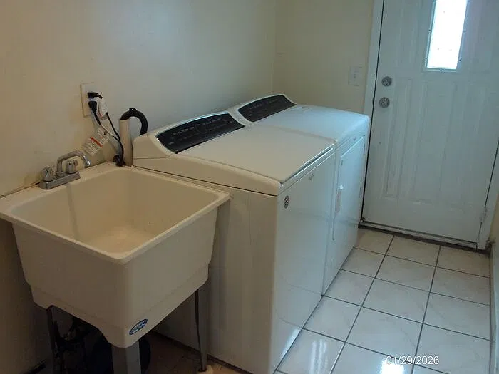 4 bed, 1.5 bath, 2000 sqft, $2,500 — Photo 3