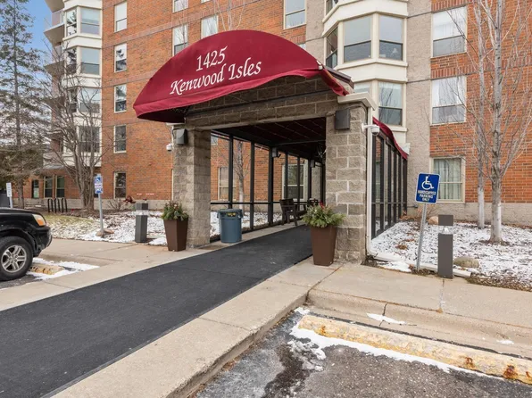 1425 W 28th St APT 405, Minneapolis, MN 55408