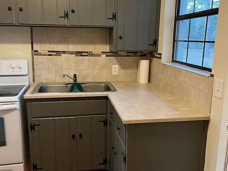 60 Wolverine Ave — Photo 3