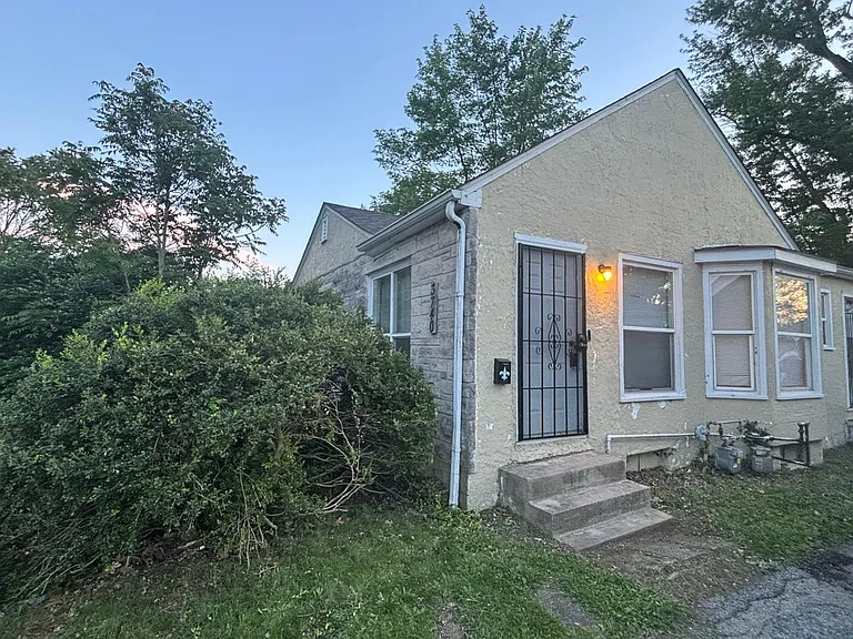 3740 Hillside Ave — Photo 2