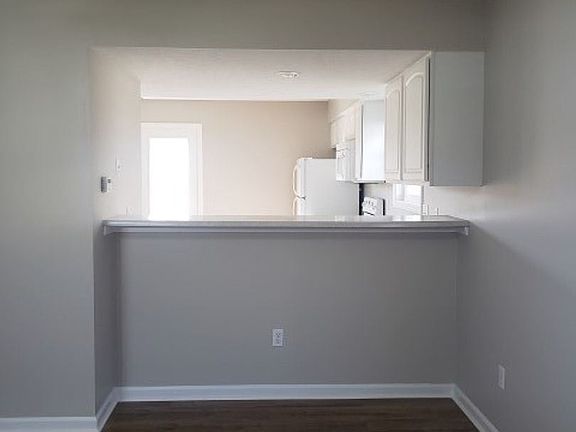 5th image of 3551 S Oaklawn Cir #3551