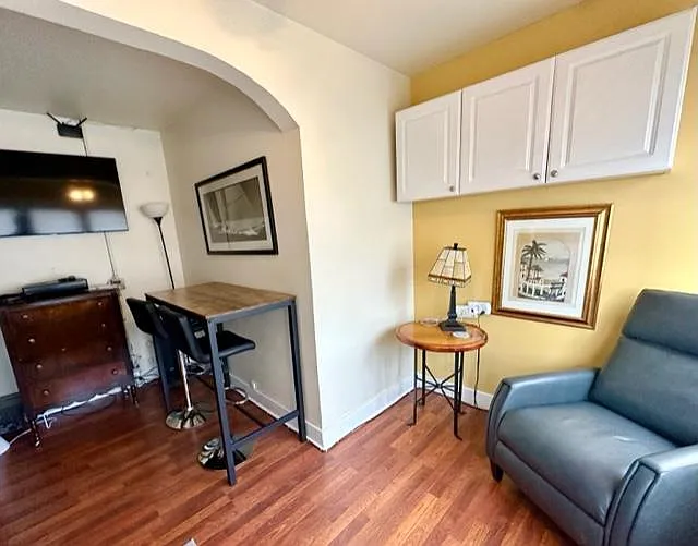 2121 Colby Ave #4 — Photo 2