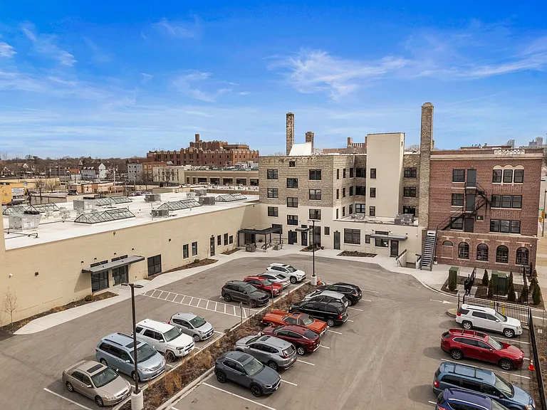 Concordia 27 Apartments - Free 1G Internet & Parking — Photo 17