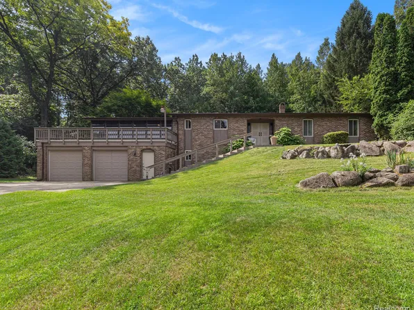 5311 Whipple Lake Rd, Clarkston, MI 48348