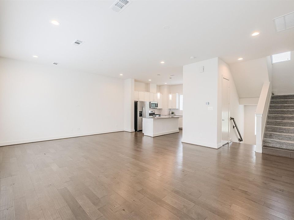 2nd image of 4817 Martin Oaks Ln