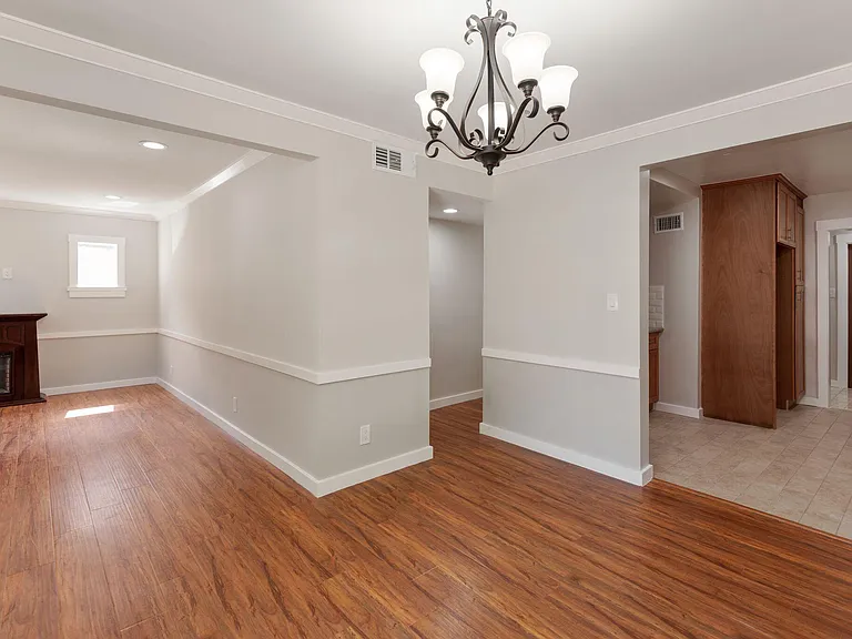 10624 Bloomfield St — Photo 7