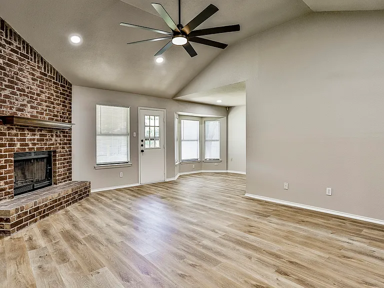 813 Bristol Ave — Photo 8