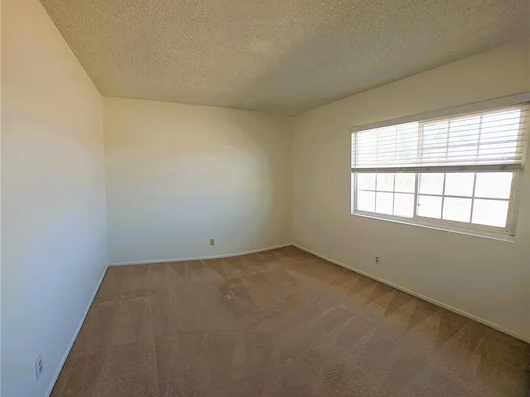 4442 E Addington Dr — Photo 12