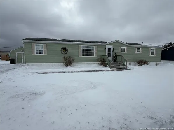 82 Canaan St, Dieppe, NB E1A 7N1