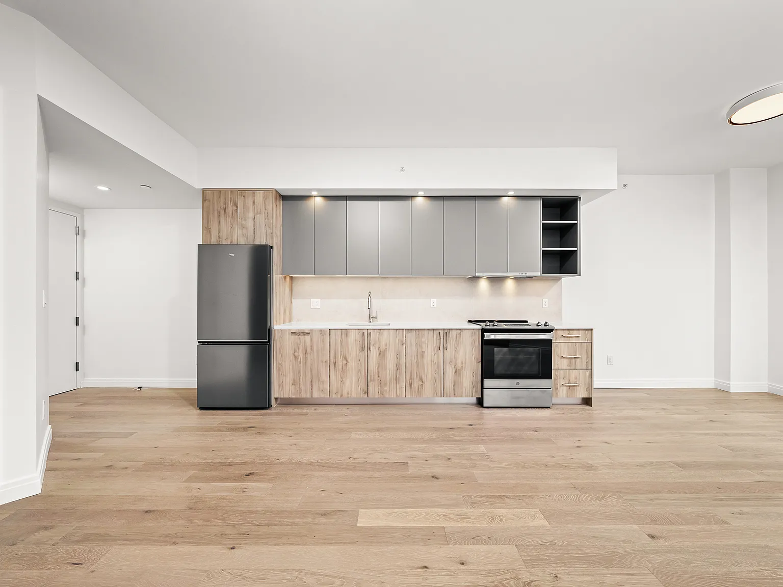 255 Lorimer Street — Photo 3
