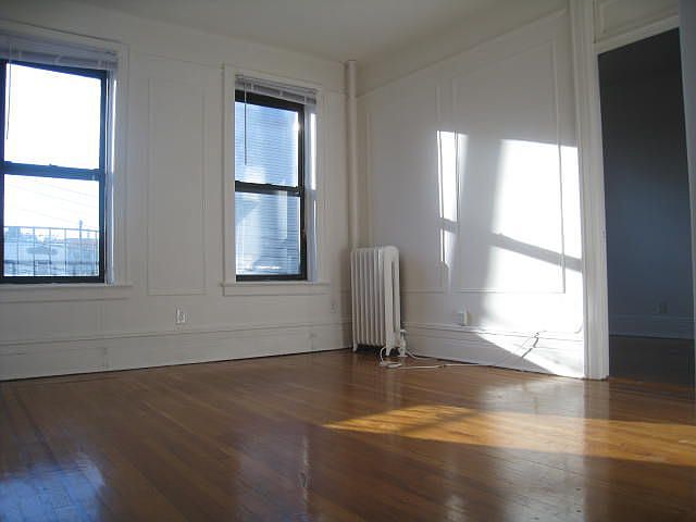 1st image of 2307 32nd St APT 1B