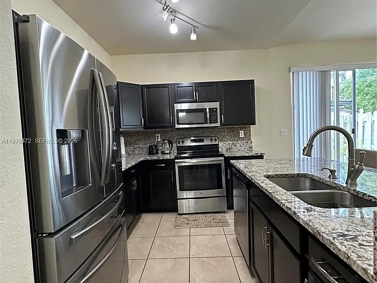 133 SE 28th Ter #8 — Photo 15
