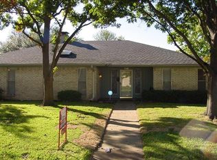 2708 N Surrey Dr, Carrollton, TX 75006