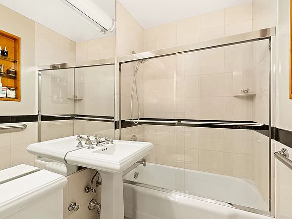 5th image of 116 Central Park S APT 4C